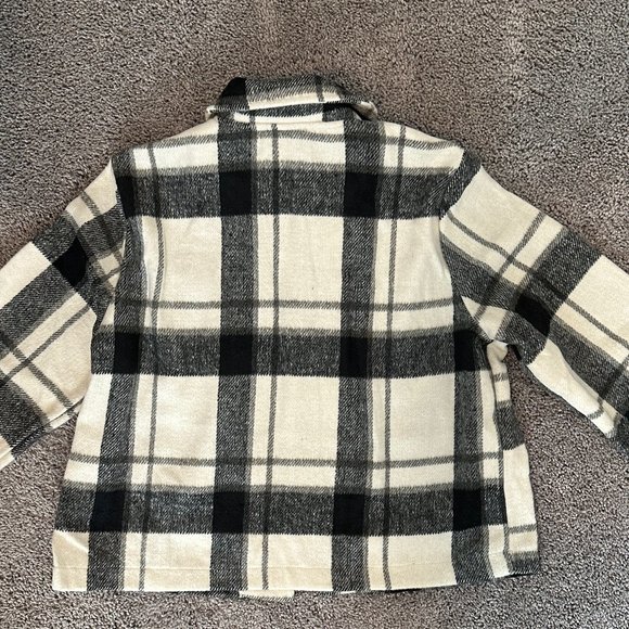 Black & White Plaid Flannel - Picture 6 of 9